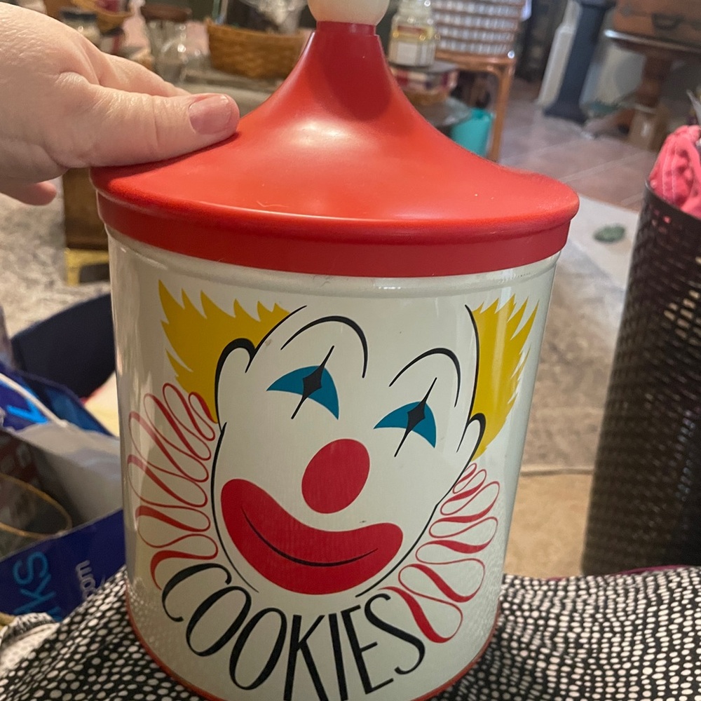 Classic Red Clown Cookie Jar - Brand Unknown